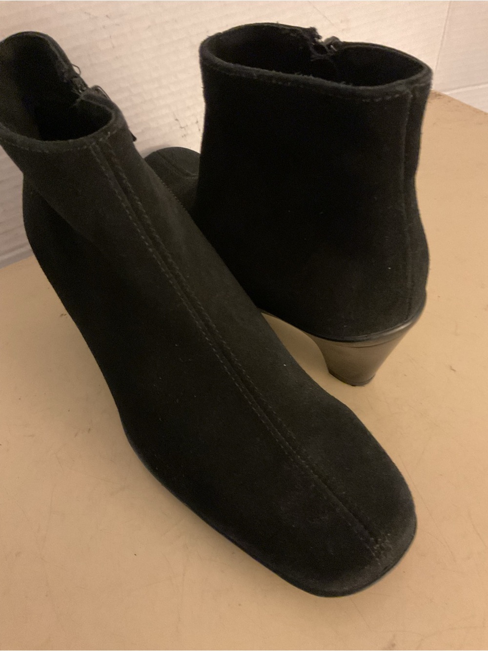 La CANADIENNE women black Suede short heel waterproof boots US 6.5